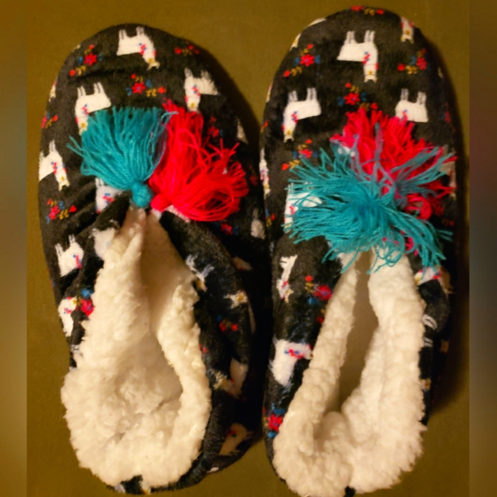 Natural Life Soft and Fuzzy Christmas Llama Alpaca Slippers with Tassels
